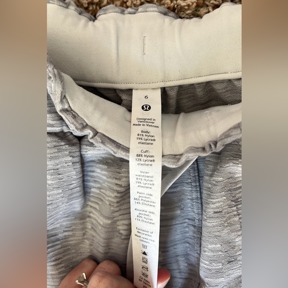 Lululemon joggers, like new size 6 - Picture 2 of 2